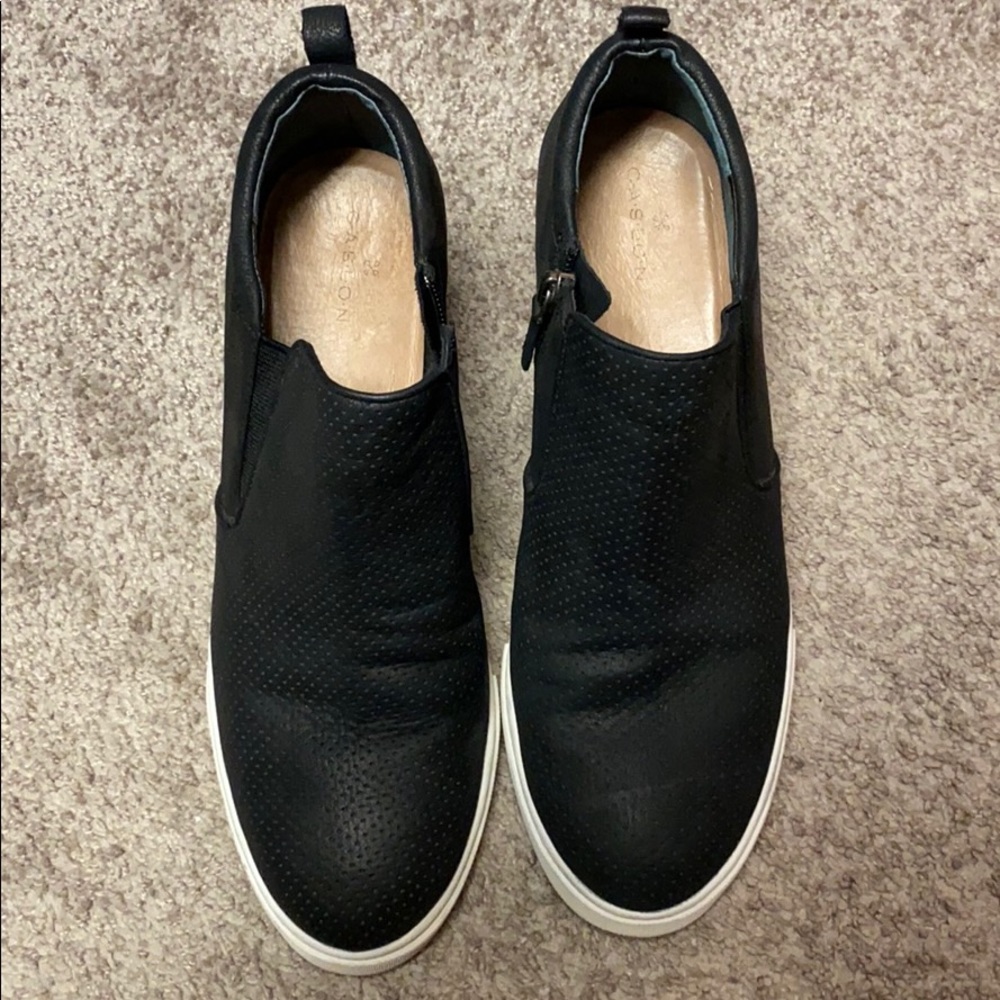 Black wedge sneakers